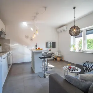 Zara Apartment